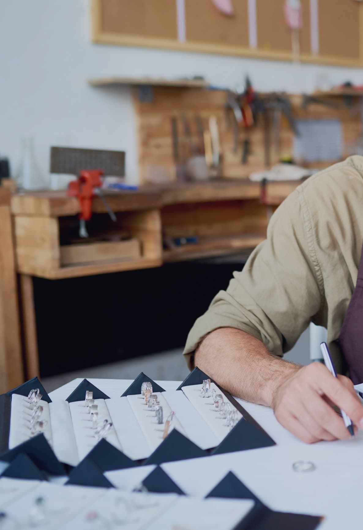 Jewellery examination and documentation